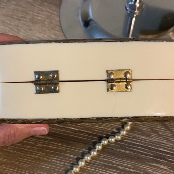 Rare Vintage Bakelite Shell Chip Confetti Minaudiere Gold Mini Bag Pearl Strap - Picture 10 of 12